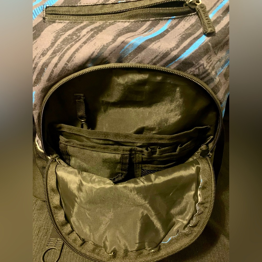 30 Liter Backpack - Picture 6 of 7